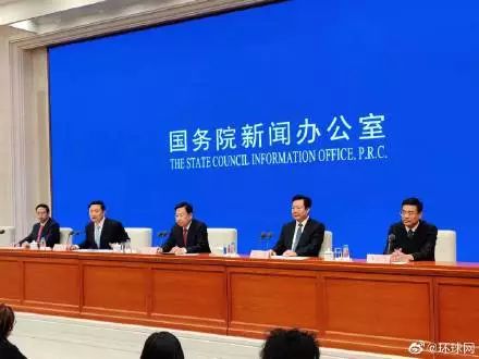 广场舞大妈和快递小哥,广场舞大妈方阵阅兵