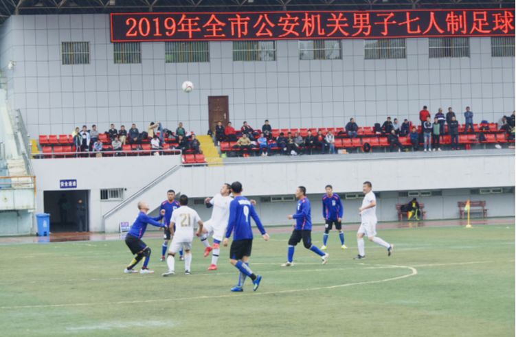 风雨无阻体育精神,赛场上的拼搏精神足球