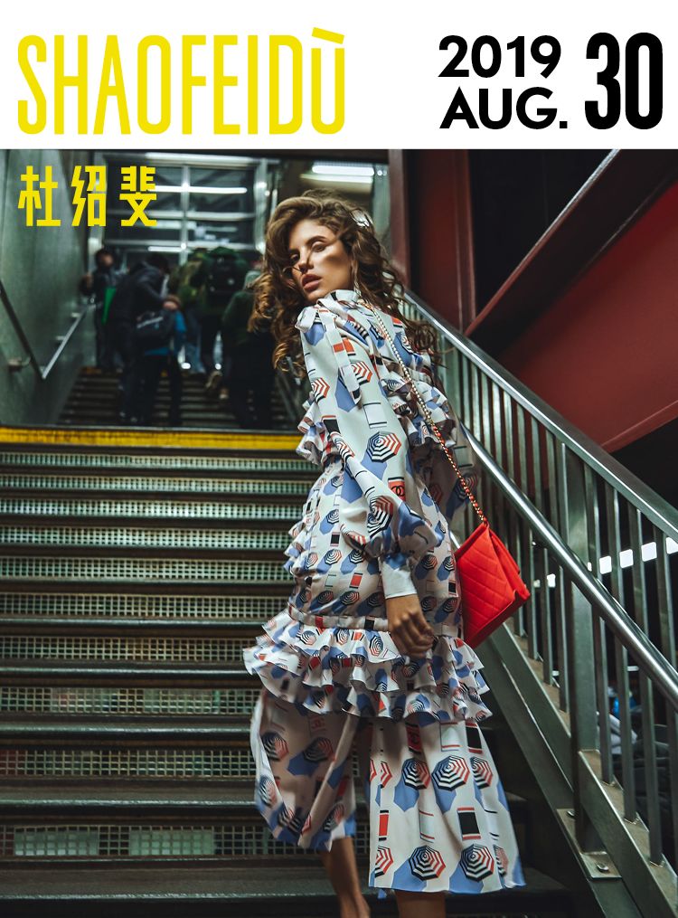 早晨8点的北京八通线，刚毕业的广院人都在这里睡过回笼觉