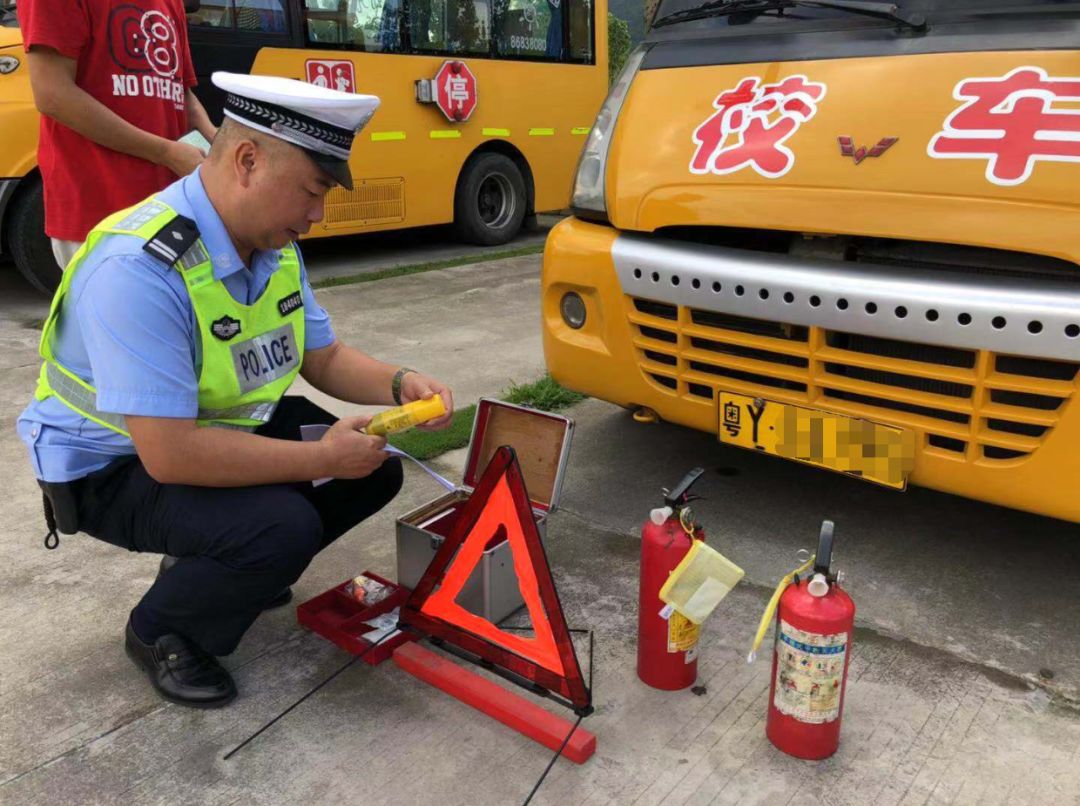 暴雨天气上学需要注意什么,开学第一天迎来一场大暴雨