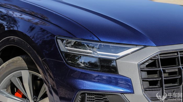 q8奥迪2022款试驾视频夜间,宝马x5和奥迪q8试驾哪个更值