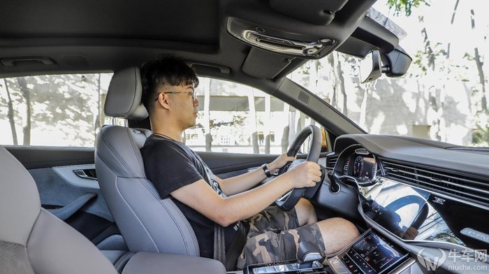 q8奥迪2022款试驾视频夜间,宝马x5和奥迪q8试驾哪个更值