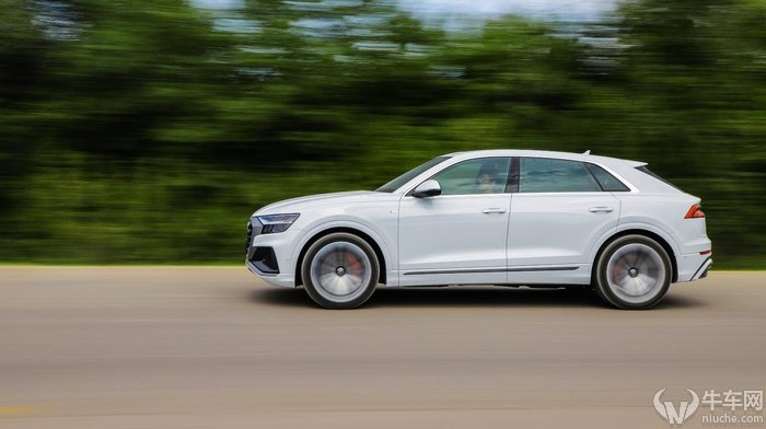 q8奥迪2022款试驾视频夜间,宝马x5和奥迪q8试驾哪个更值