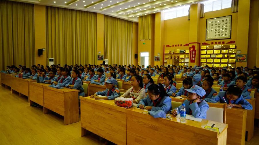 「壮丽70年•奋斗新时代」红色基因代代相传，宾川革命英烈红军小学开学第一课这样上