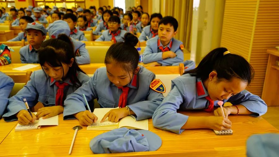 「壮丽70年•奋斗新时代」红色基因代代相传，宾川革命英烈红军小学开学第一课这样上