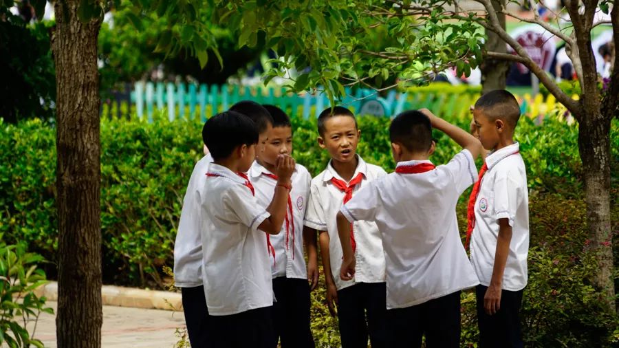 「壮丽70年•奋斗新时代」红色基因代代相传，宾川革命英烈红军小学开学第一课这样上