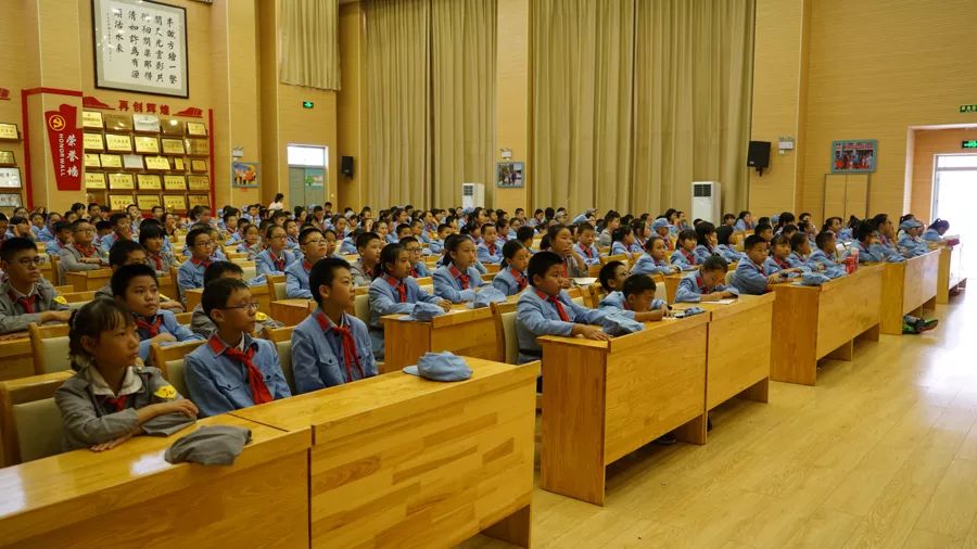 「壮丽70年•奋斗新时代」红色基因代代相传，宾川革命英烈红军小学开学第一课这样上