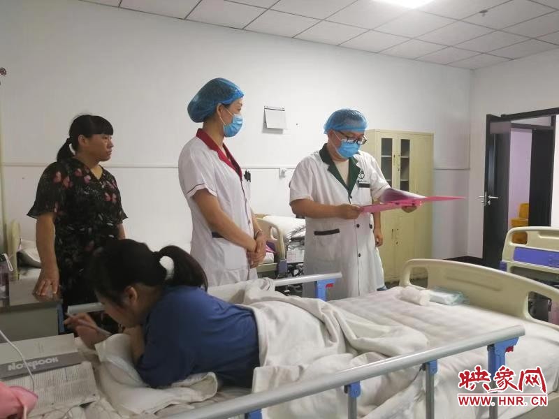 花季少女惨遭病痛折磨,高三花季少女瘫痪