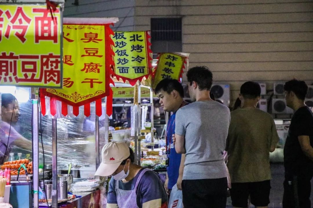 鏈嶅姟鎴戜滑鏄鐪熺殑,鎷嶇悆鎴戜滑鏄鐪熺殑