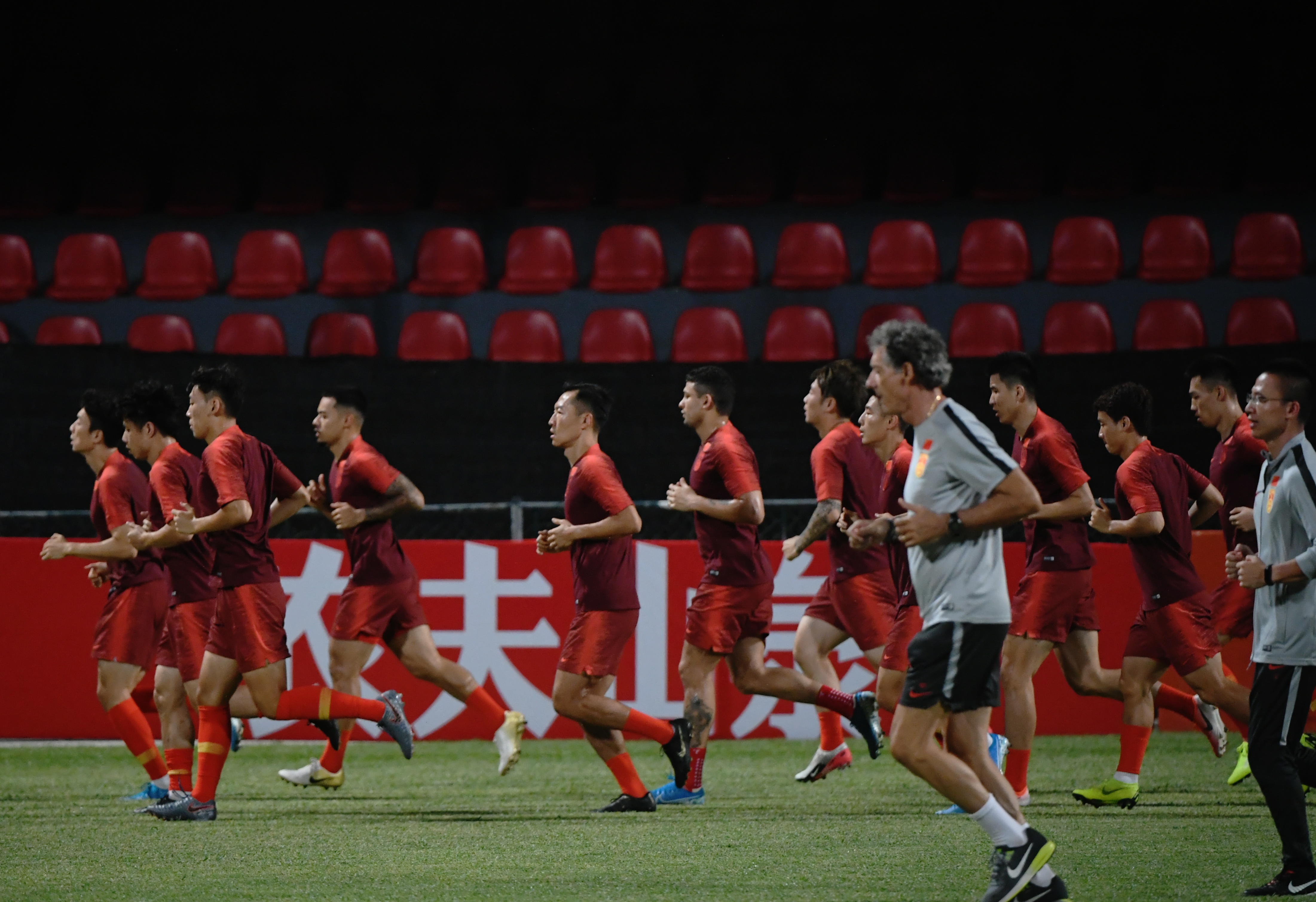 曲艺界顶级嘲讽国足，李铁敛财手段被曝光，一亿存款只是冰山一角