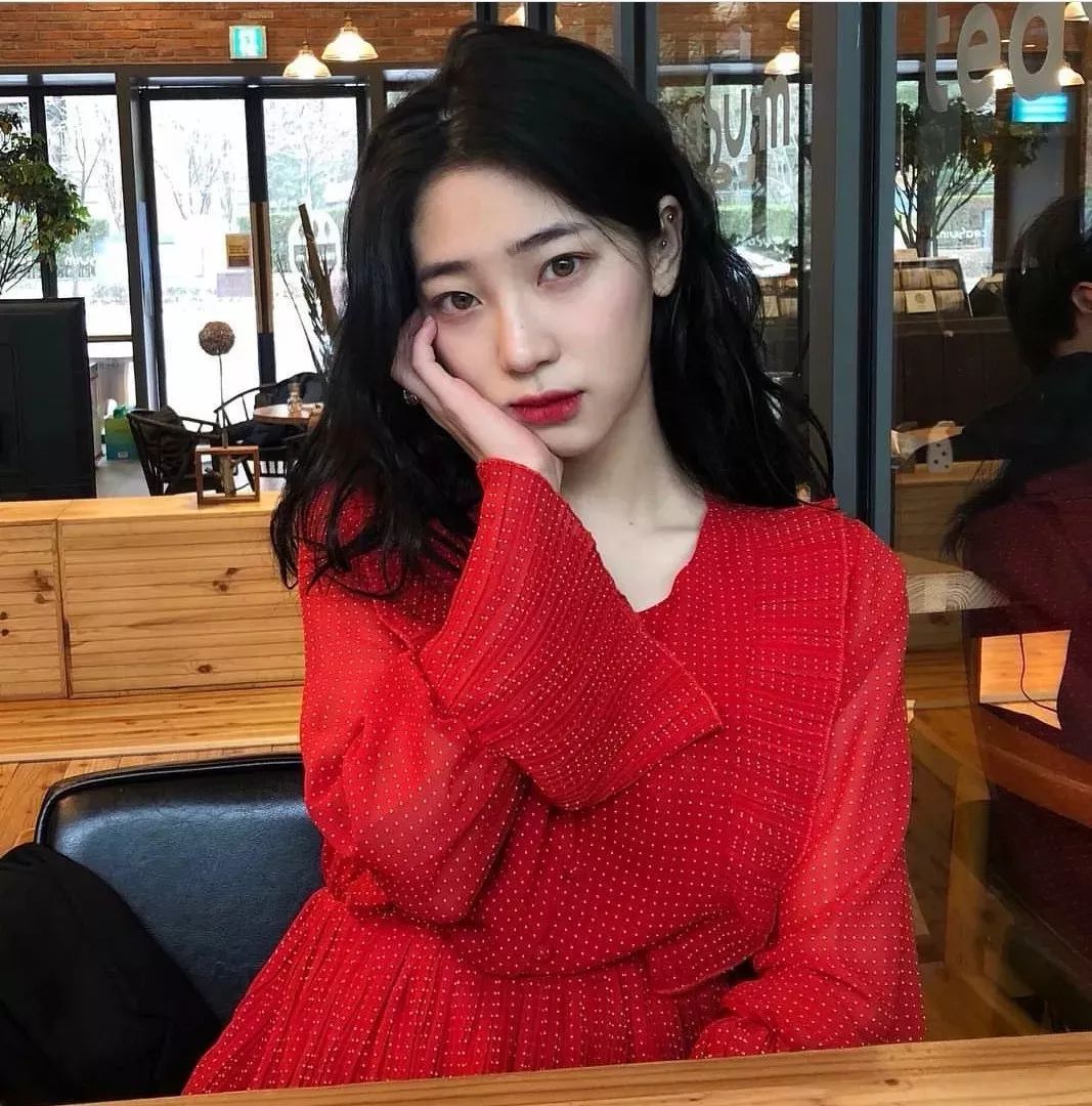 四款专属秋冬的慵懒发型,秋冬新款慵懒风宽松温柔