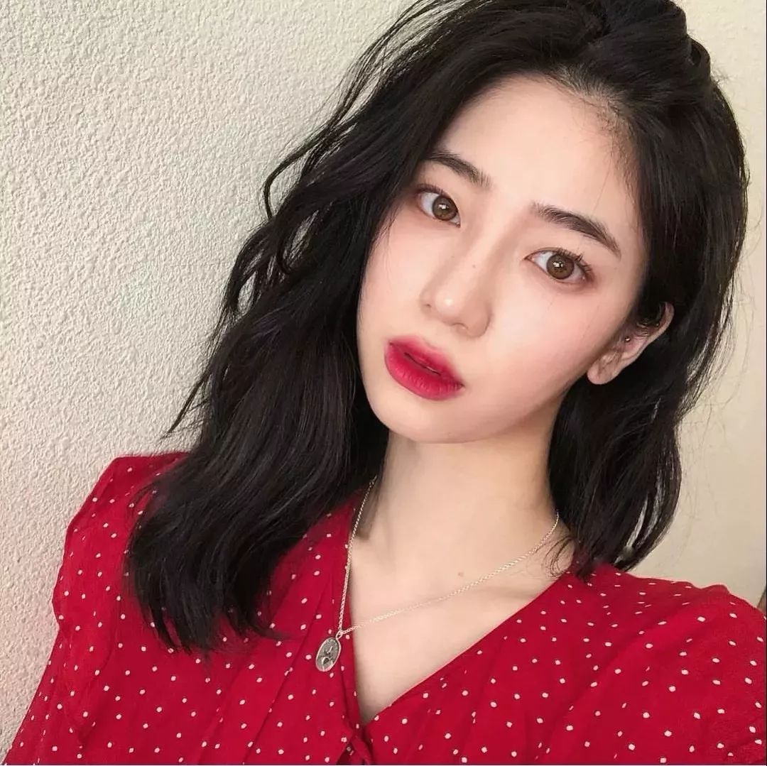 四款专属秋冬的慵懒发型,秋冬新款慵懒风宽松温柔