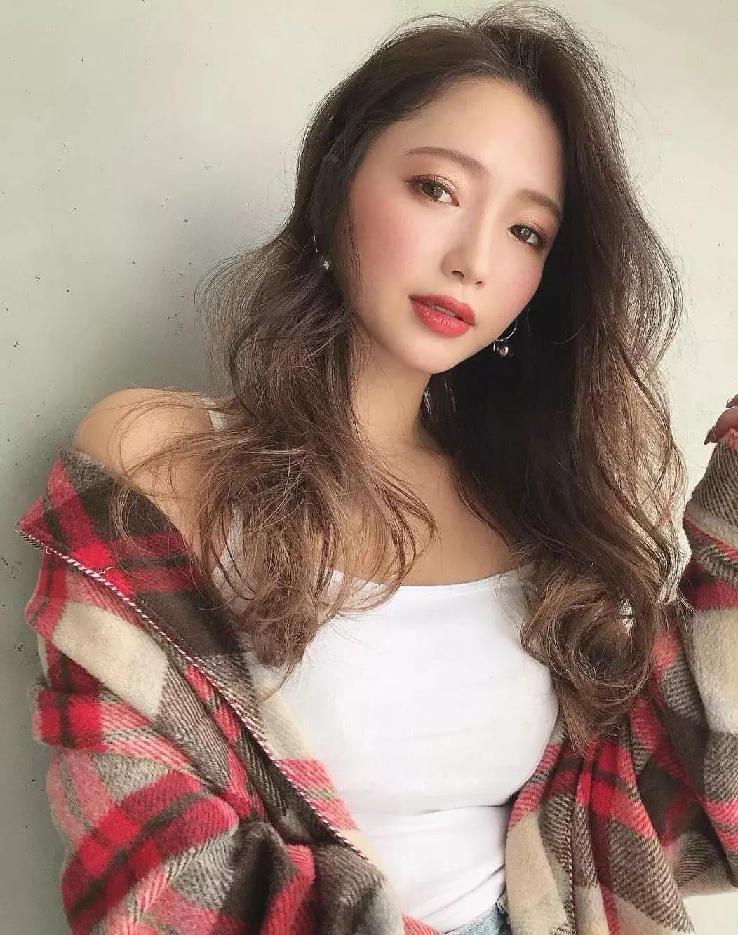 四款专属秋冬的慵懒发型,秋冬新款慵懒风宽松温柔