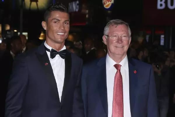 足坛上那些师徒感人瞬间,师恩难忘的典故