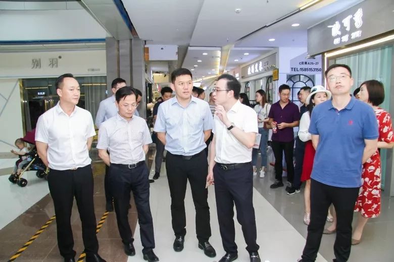 2019首届（中国）羽绒服原创设计论坛暨平湖·中国服装城原创羽绒服采购节盛大启幕