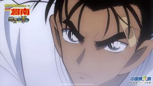 名侦探柯南怪盗基德和柯南对战,柯南踢球京极真救下怪盗基德