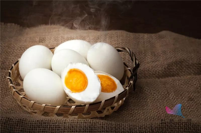 鸭蛋鸡蛋鹅蛋鹌鹑蛋哪个胆固醇高,鸡蛋鸭蛋鹅蛋鹌鹑蛋哪个更安全