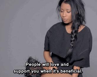 美国女明星杀人犯,女明星和杀人犯对视