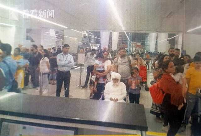 印度32岁男子染须乔扮81岁老人偷渡美国机场被颜值出卖