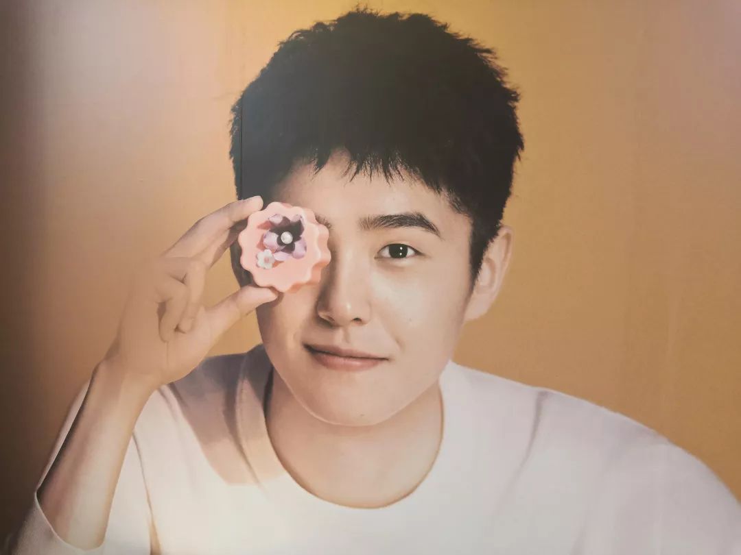 中秋夜“昊月馆”吃月饼冰淇淋，与“国民弟弟”刘昊然浪漫邂逅