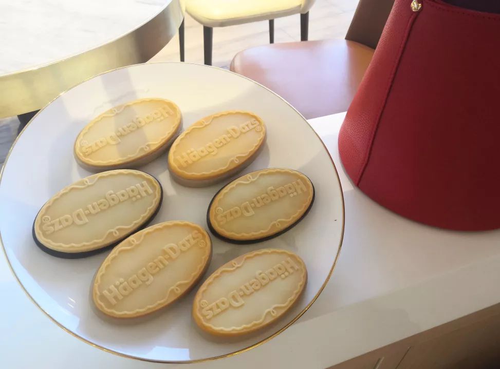 中秋夜“昊月馆”吃月饼冰淇淋，与“国民弟弟”刘昊然浪漫邂逅