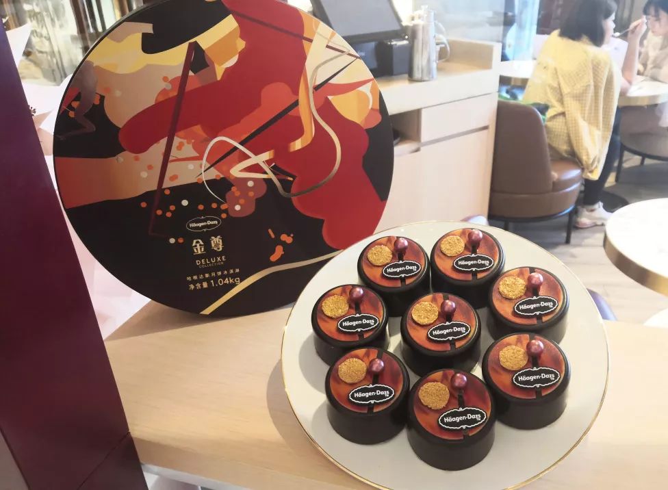 中秋夜“昊月馆”吃月饼冰淇淋，与“国民弟弟”刘昊然浪漫邂逅