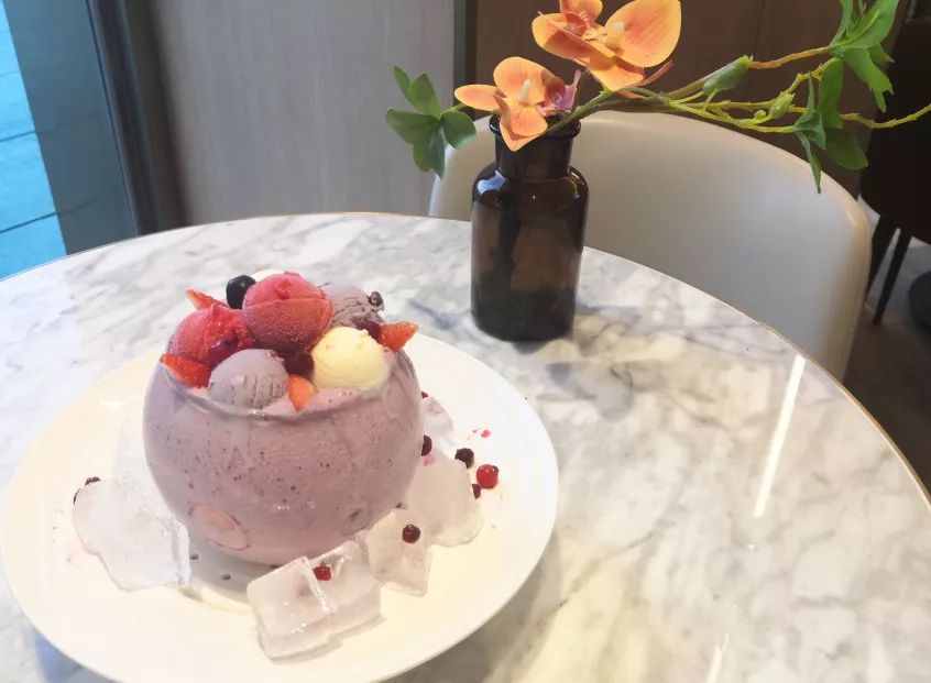 中秋夜“昊月馆”吃月饼冰淇淋，与“国民弟弟”刘昊然浪漫邂逅