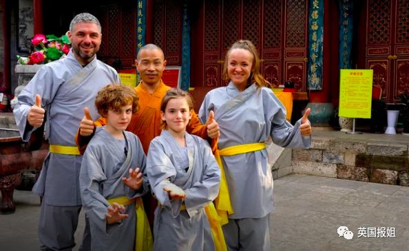 外国人在少林寺的日常训练,三个外国人来中国少林寺学武