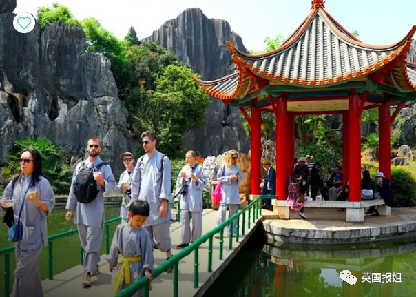 外国人在少林寺的日常训练,三个外国人来中国少林寺学武