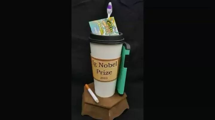 把会飞的小强做成冰箱贴……搞笑诺贝尔奖：我们真的是正经研究！