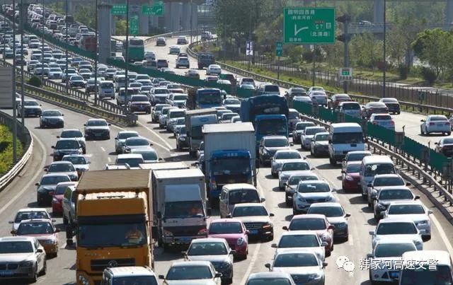 连“两秒准则”都不知道？难怪动不动就追尾