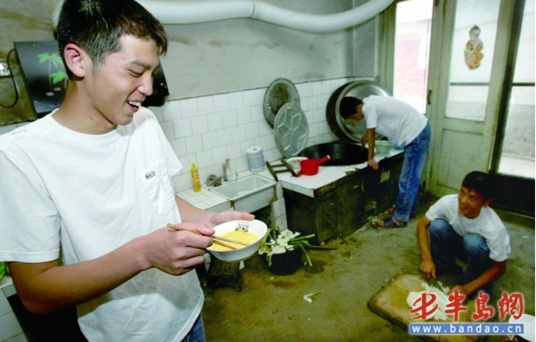 三胞胎十年*考前**进一所大学，高考分数连号！刚刚又同天结婚！又相信缘分了……