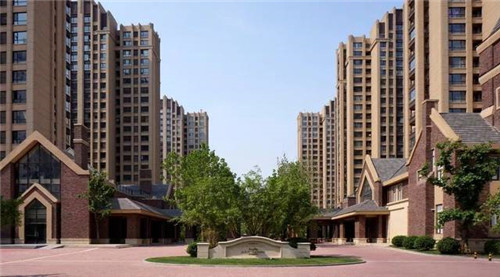 小产权的房子能买吗能过户吗,小产权有证的房子能买吗