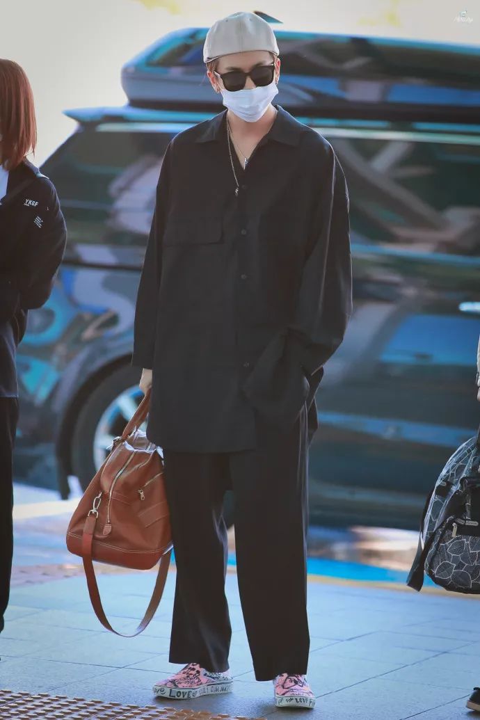 李宇春登《芭莎男士》十月刊封面；NINEPERCENT二专《限定的记忆》9月26日上线；《明星大侦探5》第一期在厦门开始录制