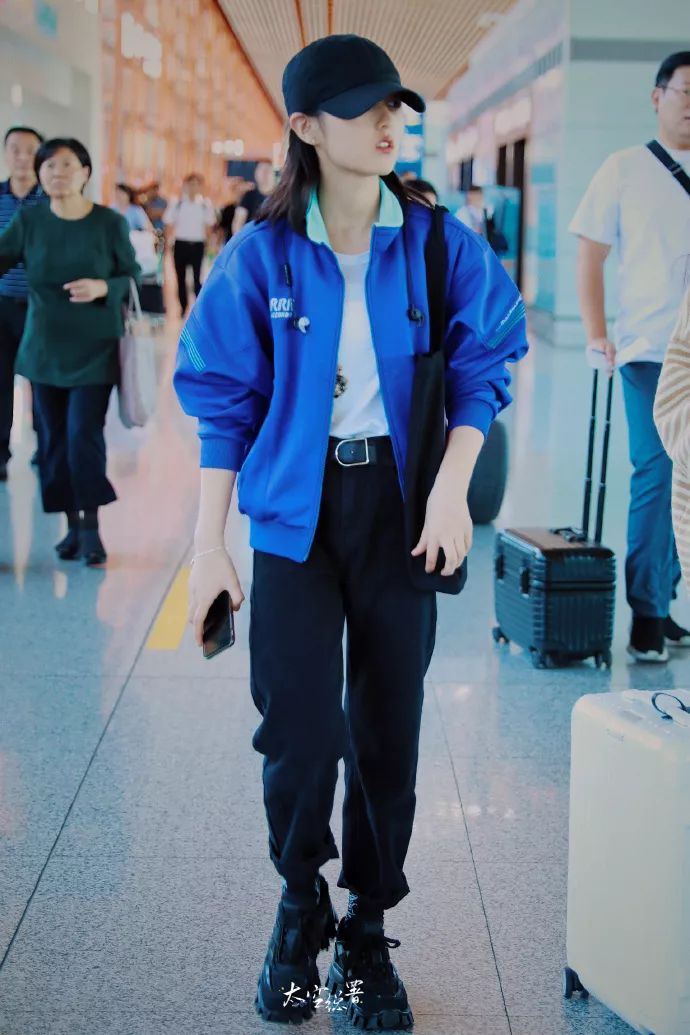 李宇春登《芭莎男士》十月刊封面；NINEPERCENT二专《限定的记忆》9月26日上线；《明星大侦探5》第一期在厦门开始录制