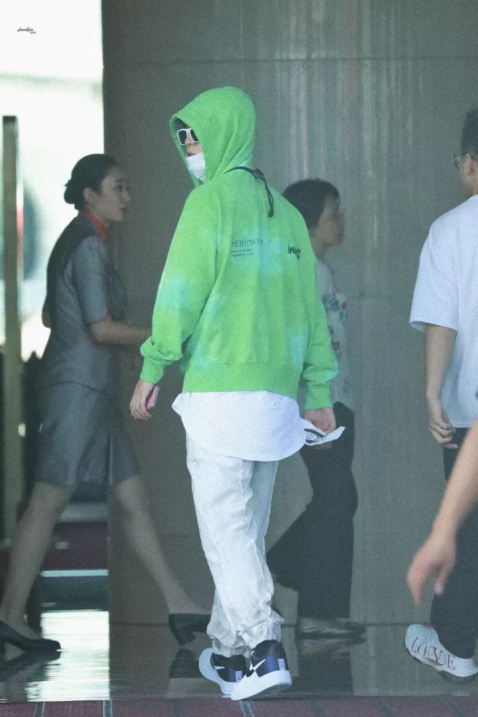 李宇春登《芭莎男士》十月刊封面；NINEPERCENT二专《限定的记忆》9月26日上线；《明星大侦探5》第一期在厦门开始录制