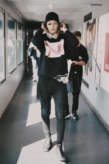 李宇春登《芭莎男士》十月刊封面；NINEPERCENT二专《限定的记忆》9月26日上线；《明星大侦探5》第一期在厦门开始录制