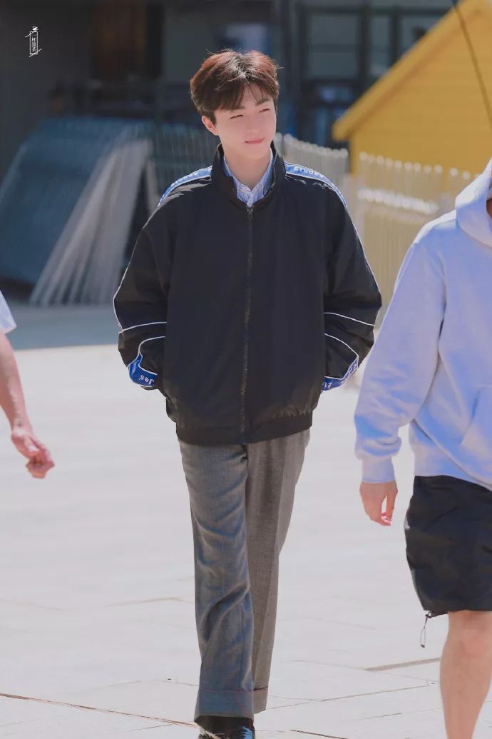 李宇春登《芭莎男士》十月刊封面；NINEPERCENT二专《限定的记忆》9月26日上线；《明星大侦探5》第一期在厦门开始录制