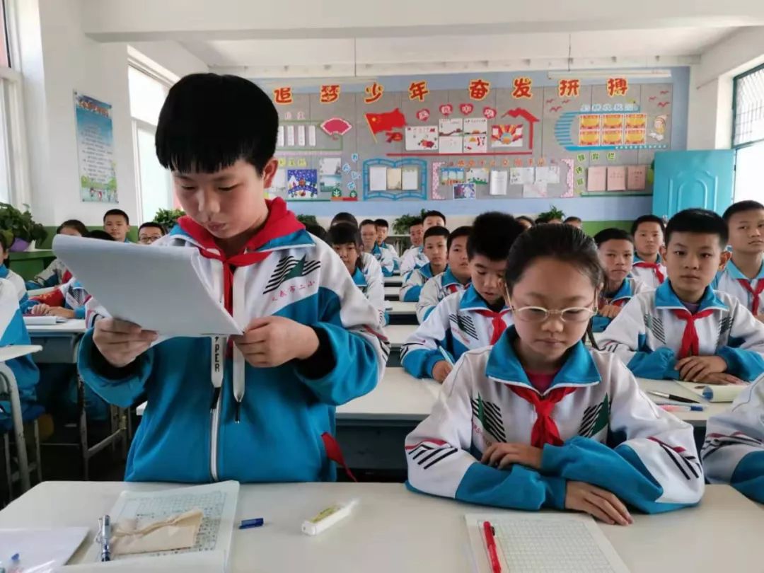 小学二年级墙报主题,二年级布置班级文化墙手抄报