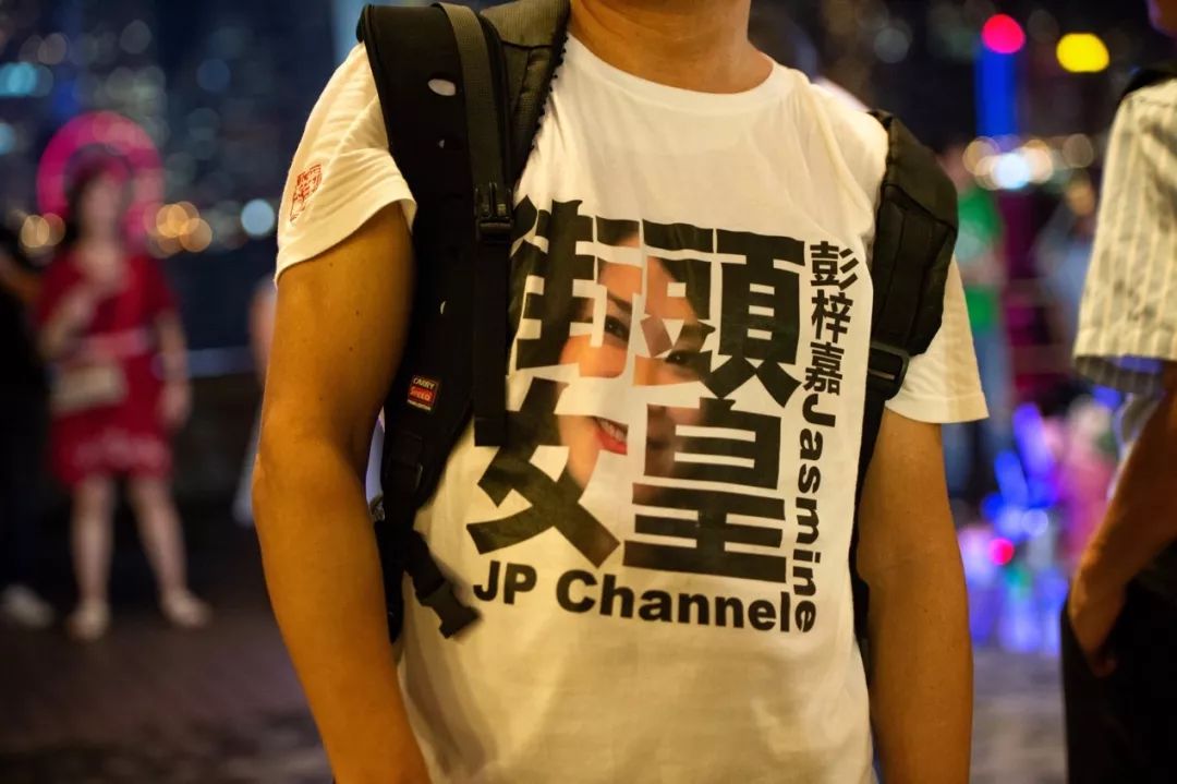 香港街头的甜歌,香港街头的爱情故事歌曲