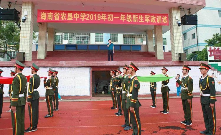 农垦中学初一五班军训视频,海南省农垦实验中学军训视频