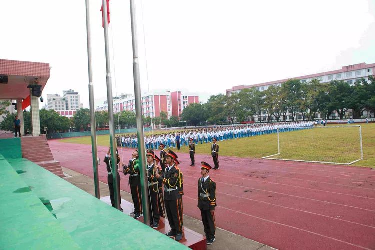 农垦中学初一五班军训视频,海南省农垦实验中学军训视频