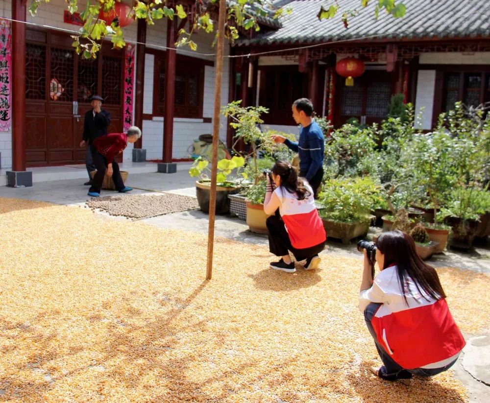 文明实践亮出最美风景线,新时代文明实践站掠影展板