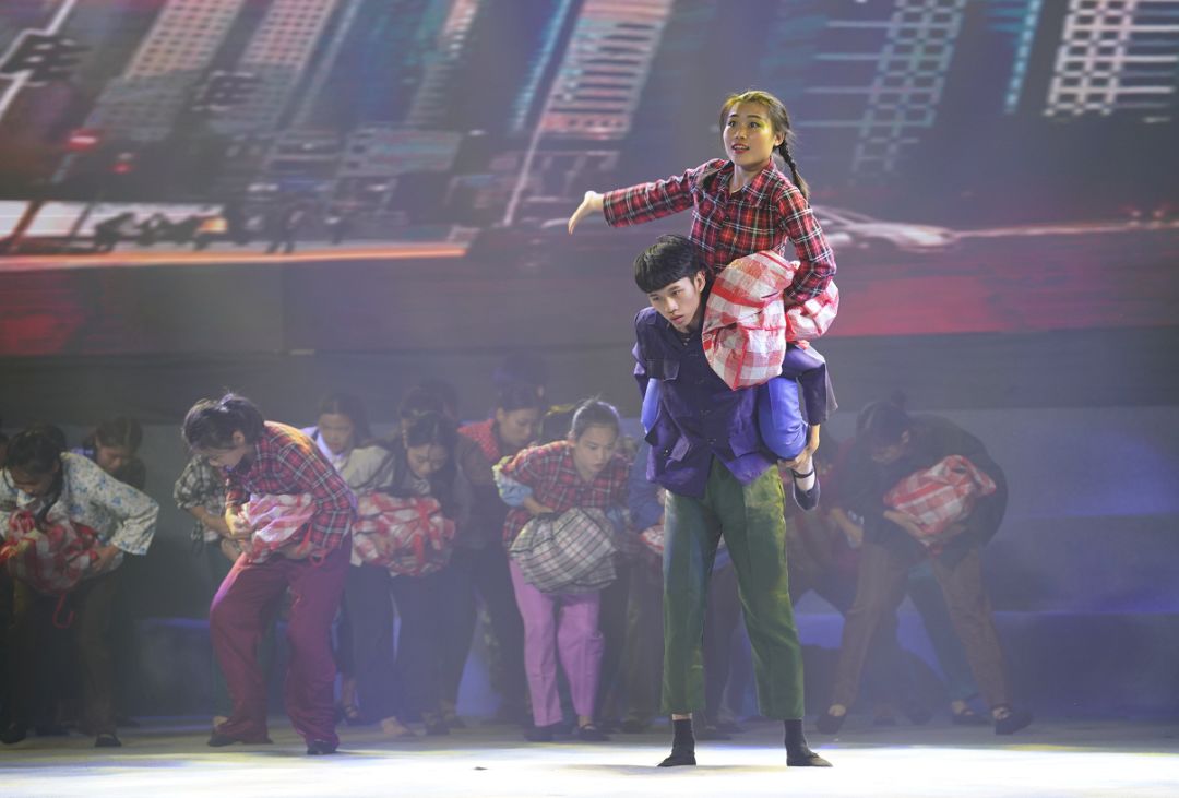 70周年晚会我和我的祖国合唱,我和我的祖国合唱引起强烈反响