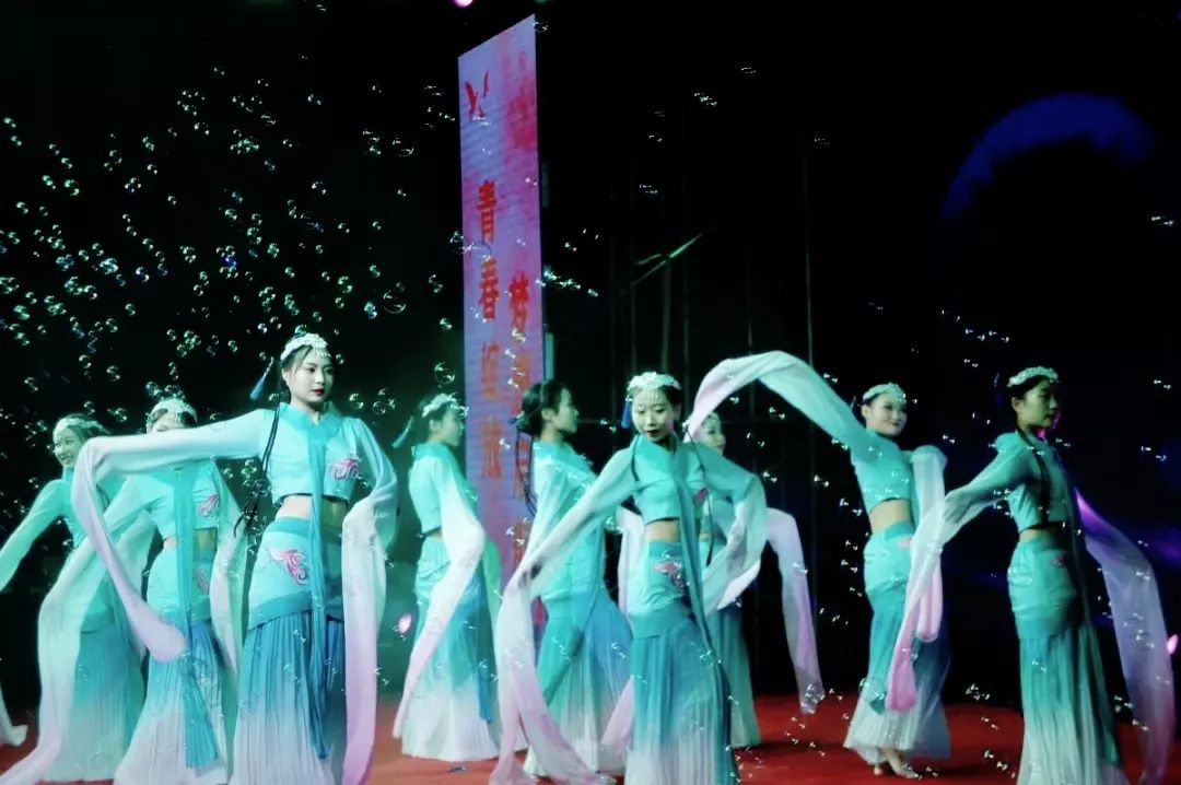 青春西航人共圆家国梦|西安航空学院庆祝新中国成立70周年暨2019年迎新晚会成功举办