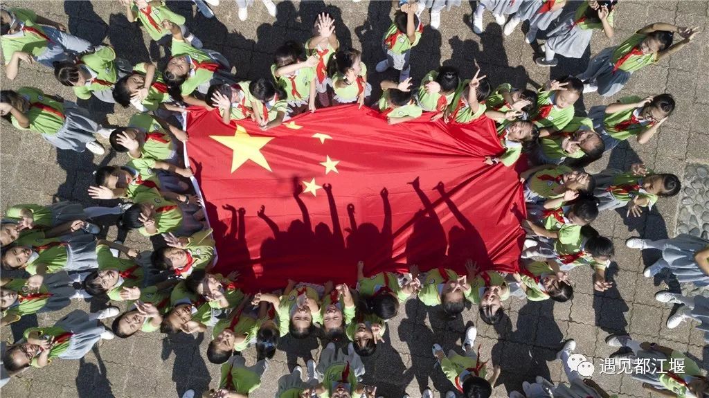 五星红旗同框感受,与五星红旗相遇