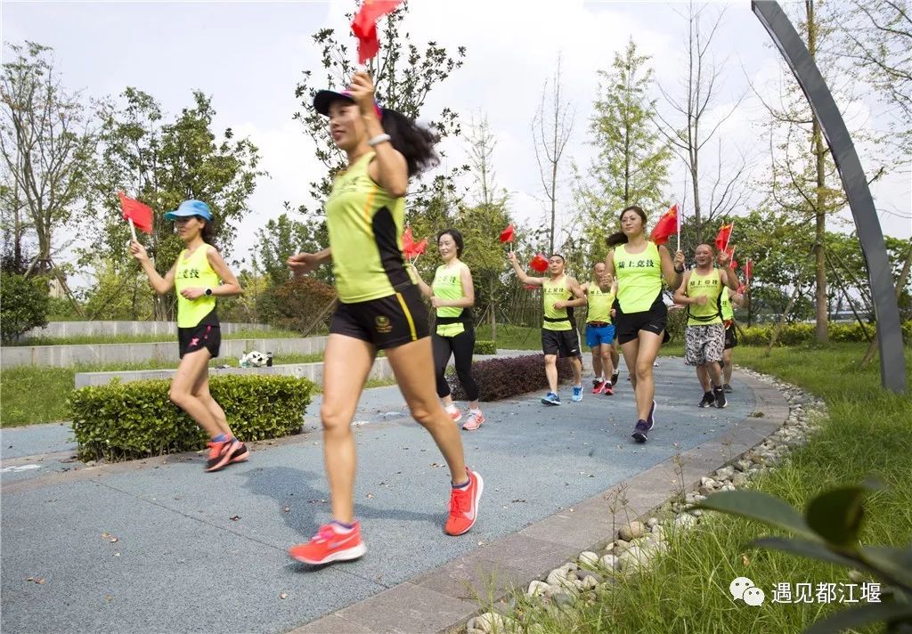 五星红旗同框感受,与五星红旗相遇