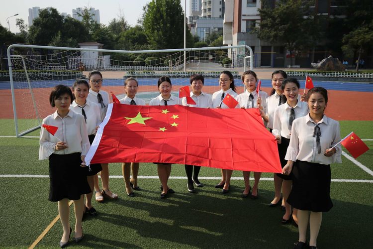 我和祖国共成长争做美德少年内容,我与祖国共成长小学活动