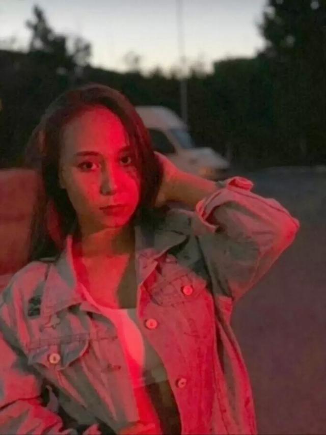 琚縿缃楁柉鐐告鐨勫皬濂冲,淇勭綏鏂コ瀛╄鐐稿脊鐐告