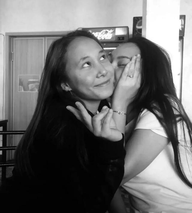 琚縿缃楁柉鐐告鐨勫皬濂冲,淇勭綏鏂コ瀛╄鐐稿脊鐐告